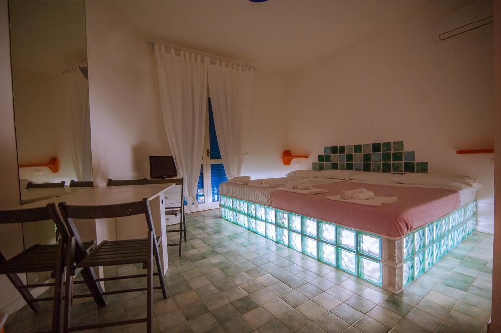 פונטנה ביאנקה Suite House L'Isola Che Non C'E מראה חיצוני תמונה