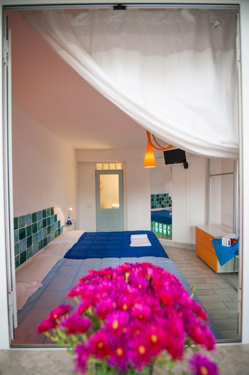 פונטנה ביאנקה Suite House L'Isola Che Non C'E מראה חיצוני תמונה