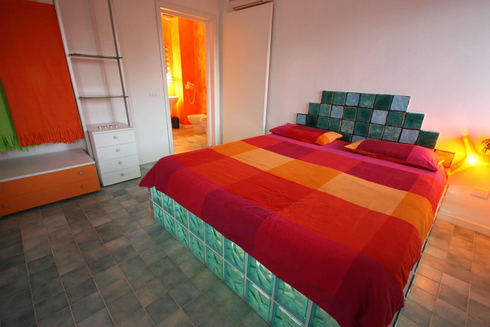 פונטנה ביאנקה Suite House L'Isola Che Non C'E מראה חיצוני תמונה